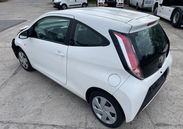 Toyota Aygo cena 9500 przebieg: 124000, rok produkcji 2015 z Gniezno małe 172